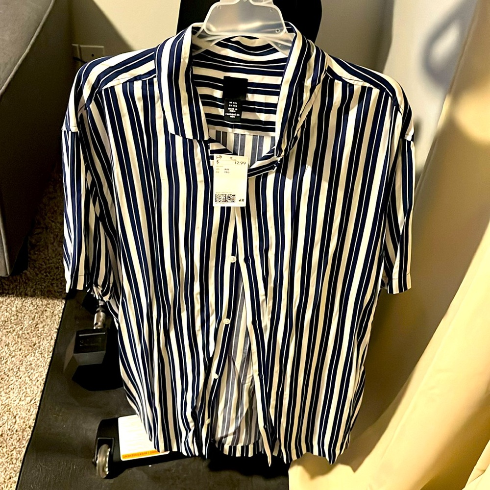 H&M Striped Short Sleeve Button Up Leisure Shirt (XXL)